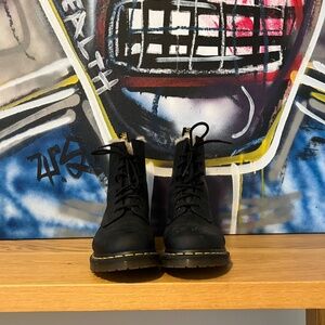 Dr. Martens Shearling lined boots Black Size 9 women's